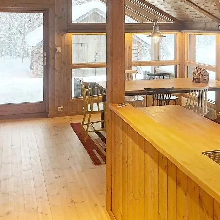 6 Person In Tisleidalen-by Traum