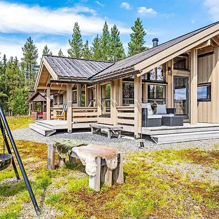 6 Person In Tisleidalen-by Traum